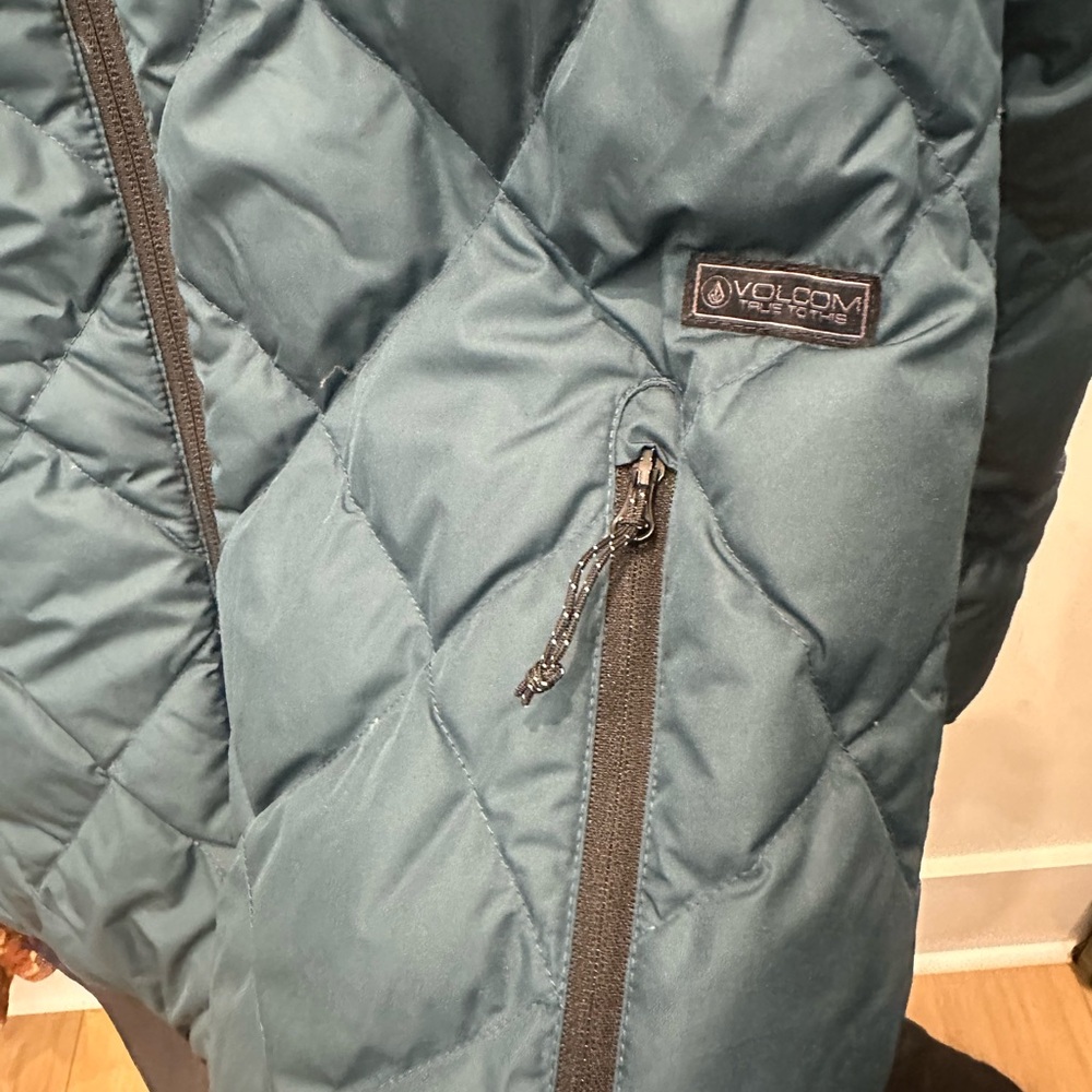 Volcom Casco Down Puffer Jacket Euc Small - image 4